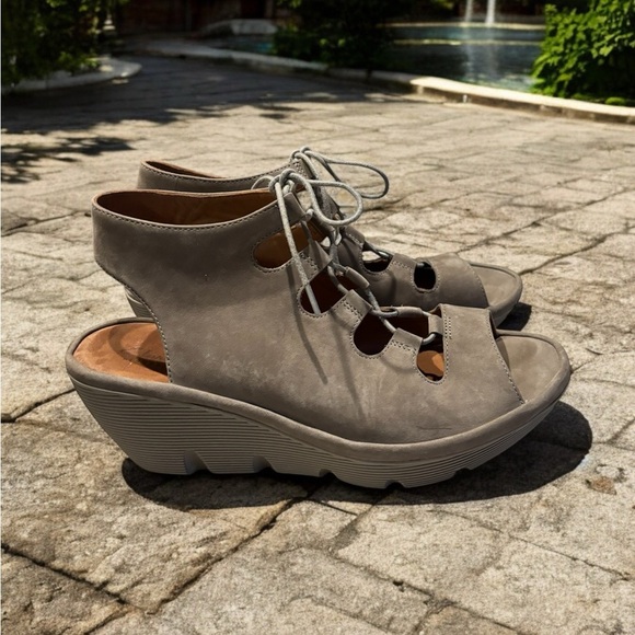 Clarks Clarene Grace Gladiator Wedge Sandal. Size 9.5. Excellent Condition. - Picture 5 of 8